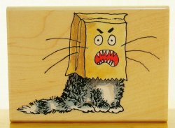 画像1: 紙袋を被った仮装の猫ちゃん