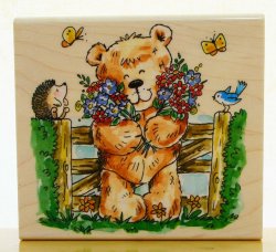 画像1: 花束を抱える熊