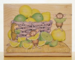 画像1: レモンで遊ぶネズミ