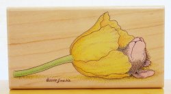 画像1: 花のベッドで寝るネズミちゃん